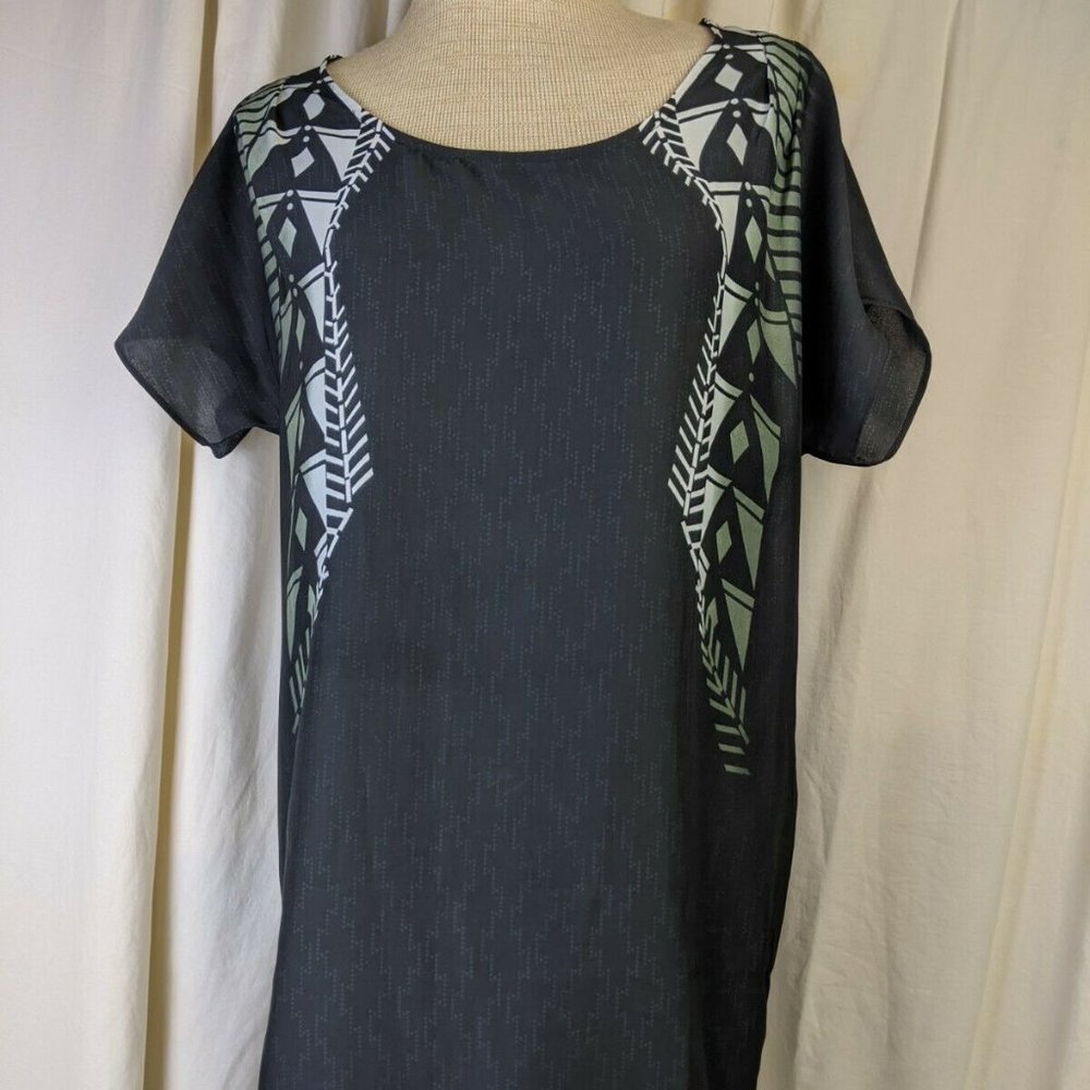 UO Tunic Top w Geometric Side Detail